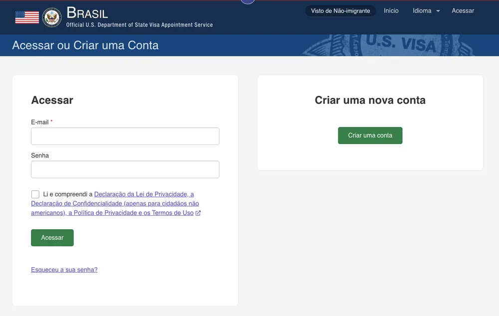 Página Acessar ou Criar uma Conta do sistema oficial de agendamento de visto americano, com o formulário de acesso à esquerda e o botão Criar uma conta à direita