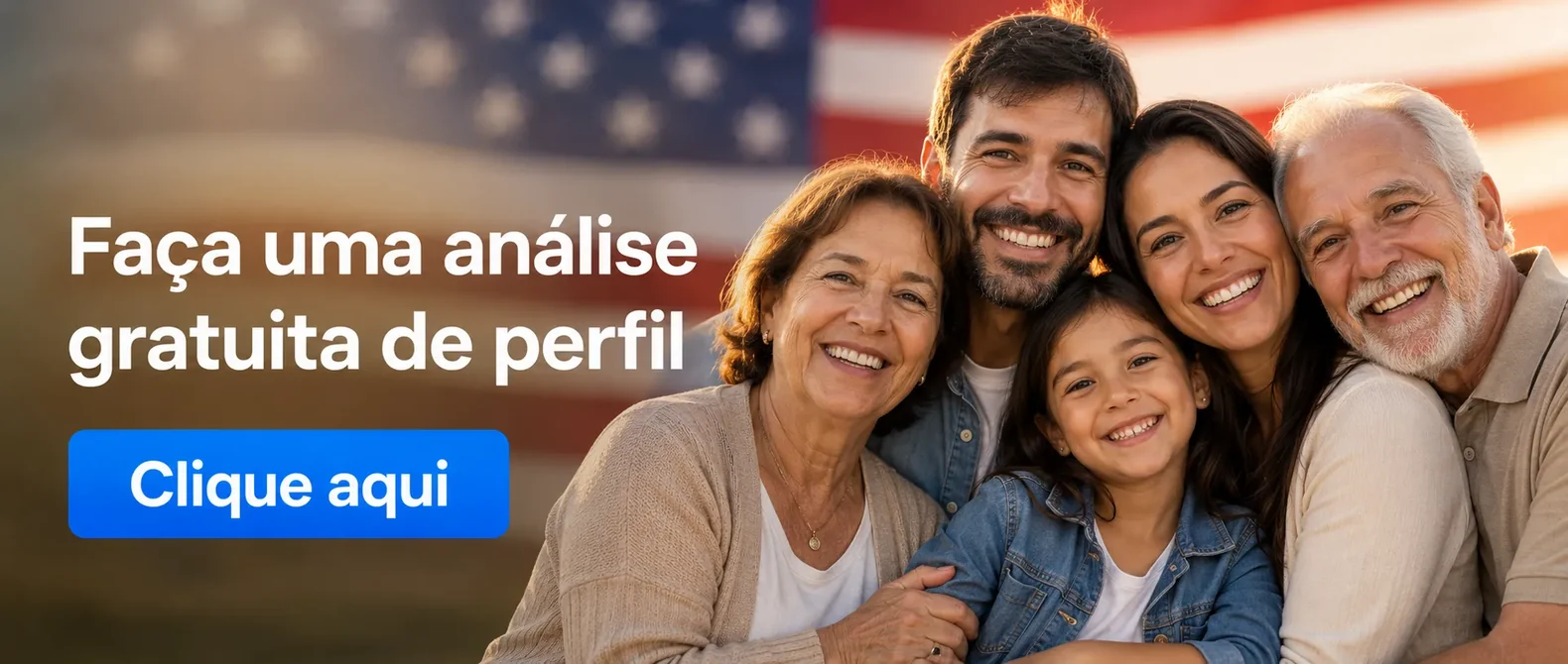 Avós, pais e criança reunidos e sorrindo, prontos para viajar