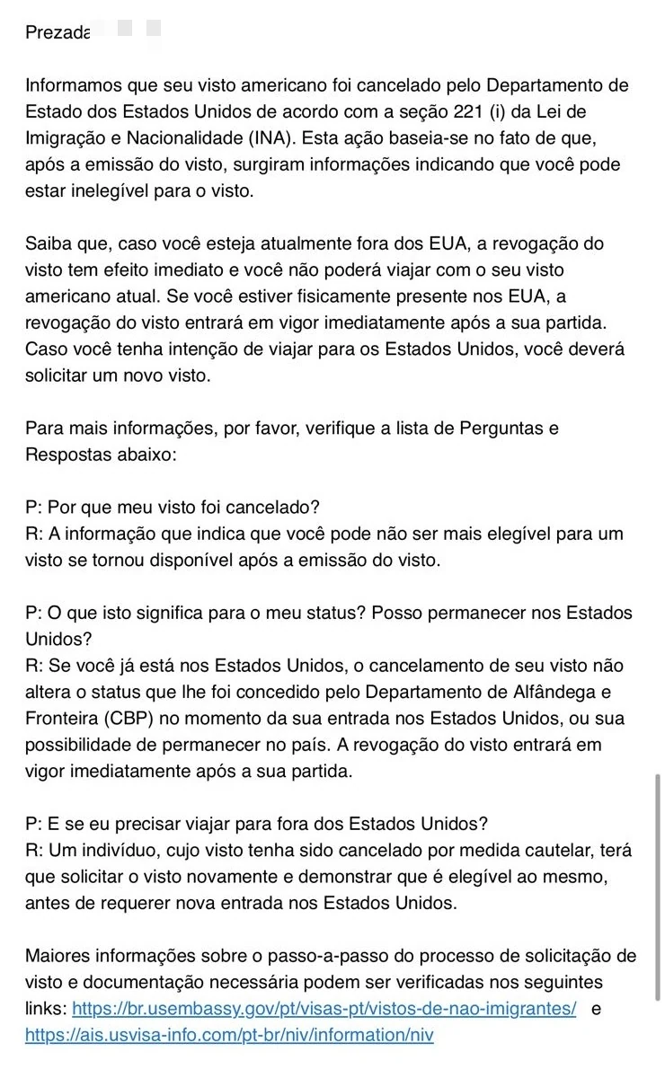 Exemplo real de e-mail oficial informando a revogação de um visto americano com base na seção 221(i) da INA