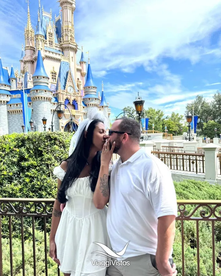 Casal de clientes da Viaggi Vistos realizando o sonho de viajar aos Estados Unidos