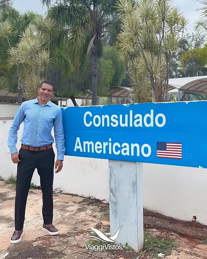 Cliente da Viaggi Vistos aprovado no visto americano no consulado